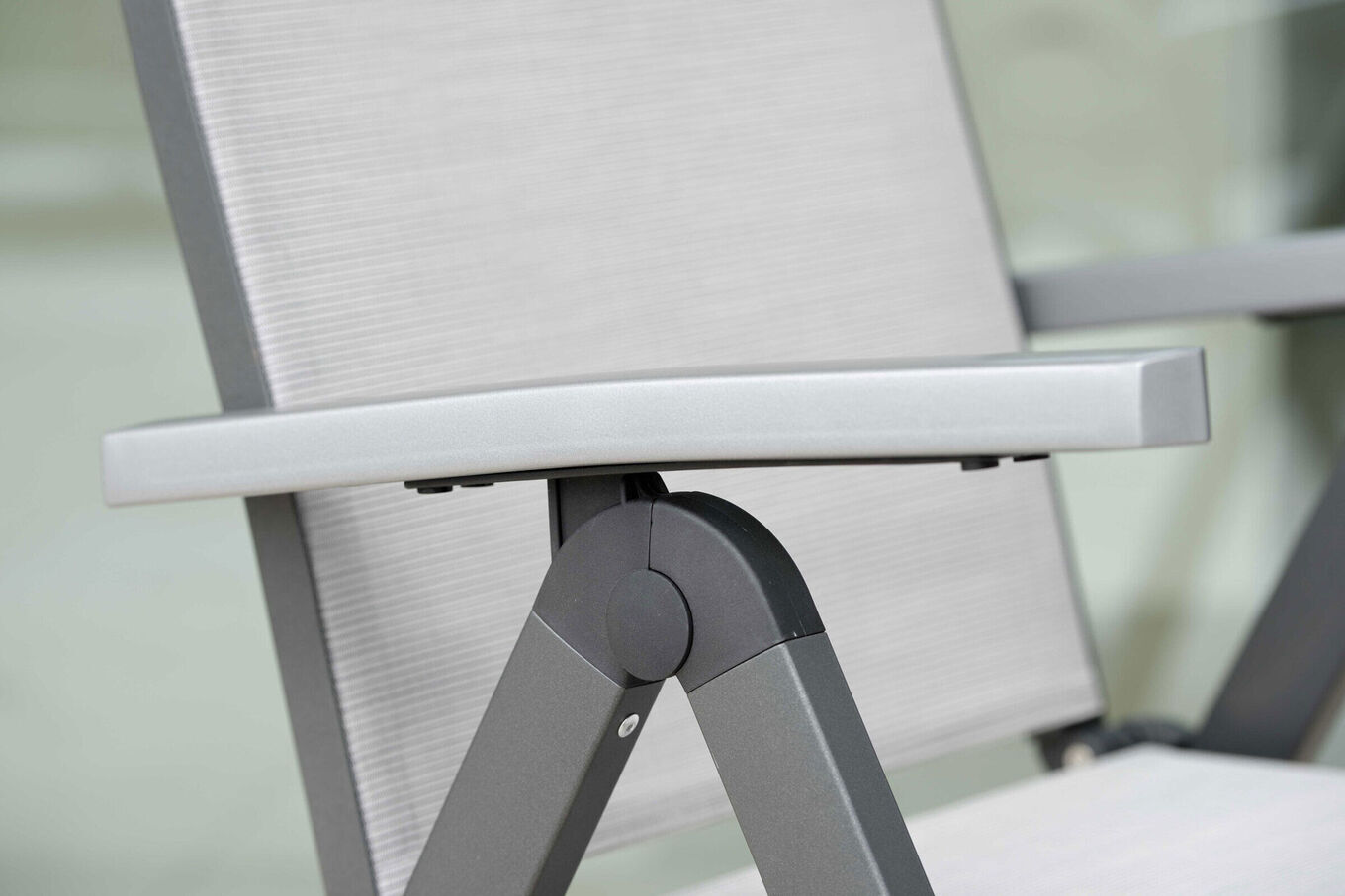 22994  11 5ff98154e24af66a742a55973906942ab3942d13