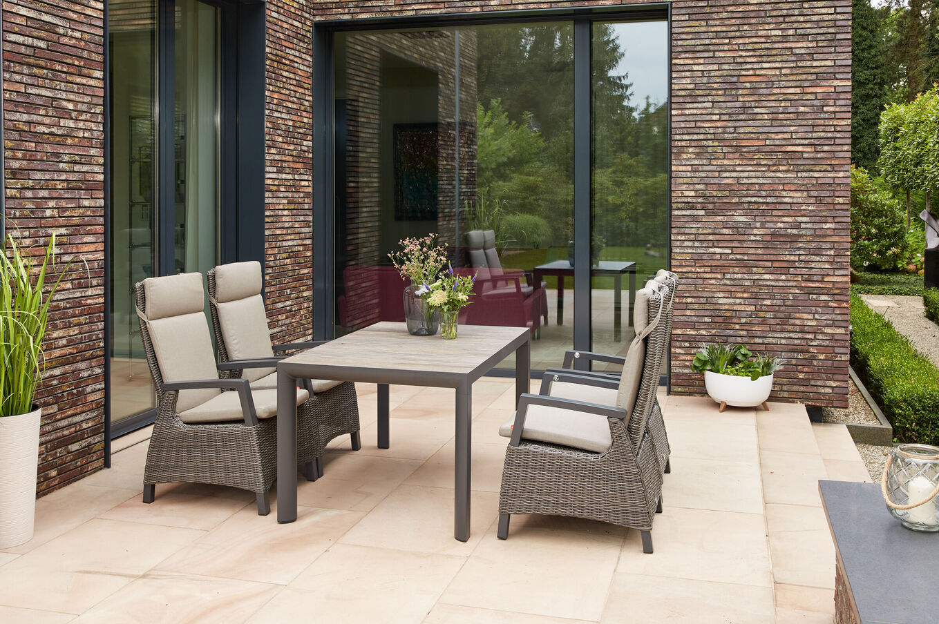 23817  1 f27db5885d3467ce1ba972272b39c87881331832